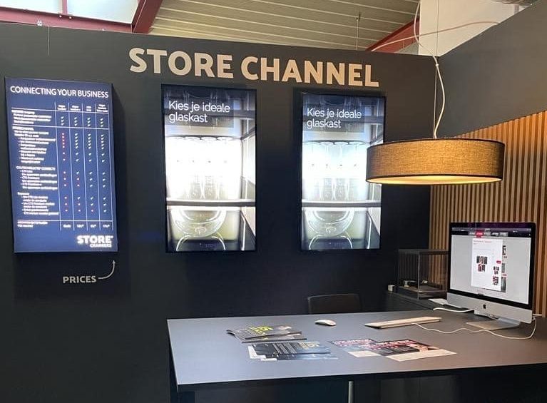 Storechannel digital signage op een kantoorwerkplek